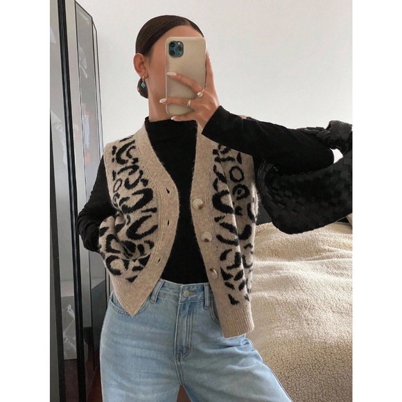Animal Print Cheetah Leopard Knit Button Up Vest Sweater Top Sleeveless - Picture 2 of 11
